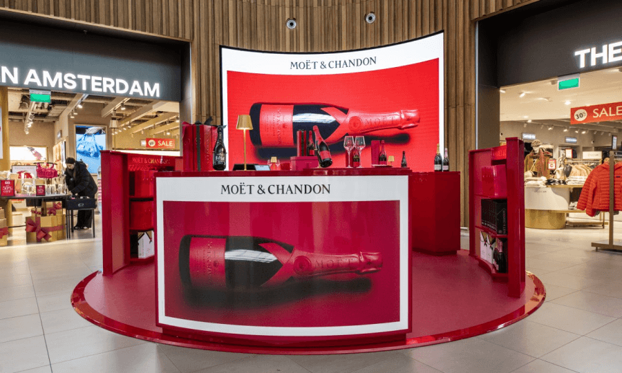 Moët & Chandon's Schiphol Pop-Up: Crafting an Immersive Gift